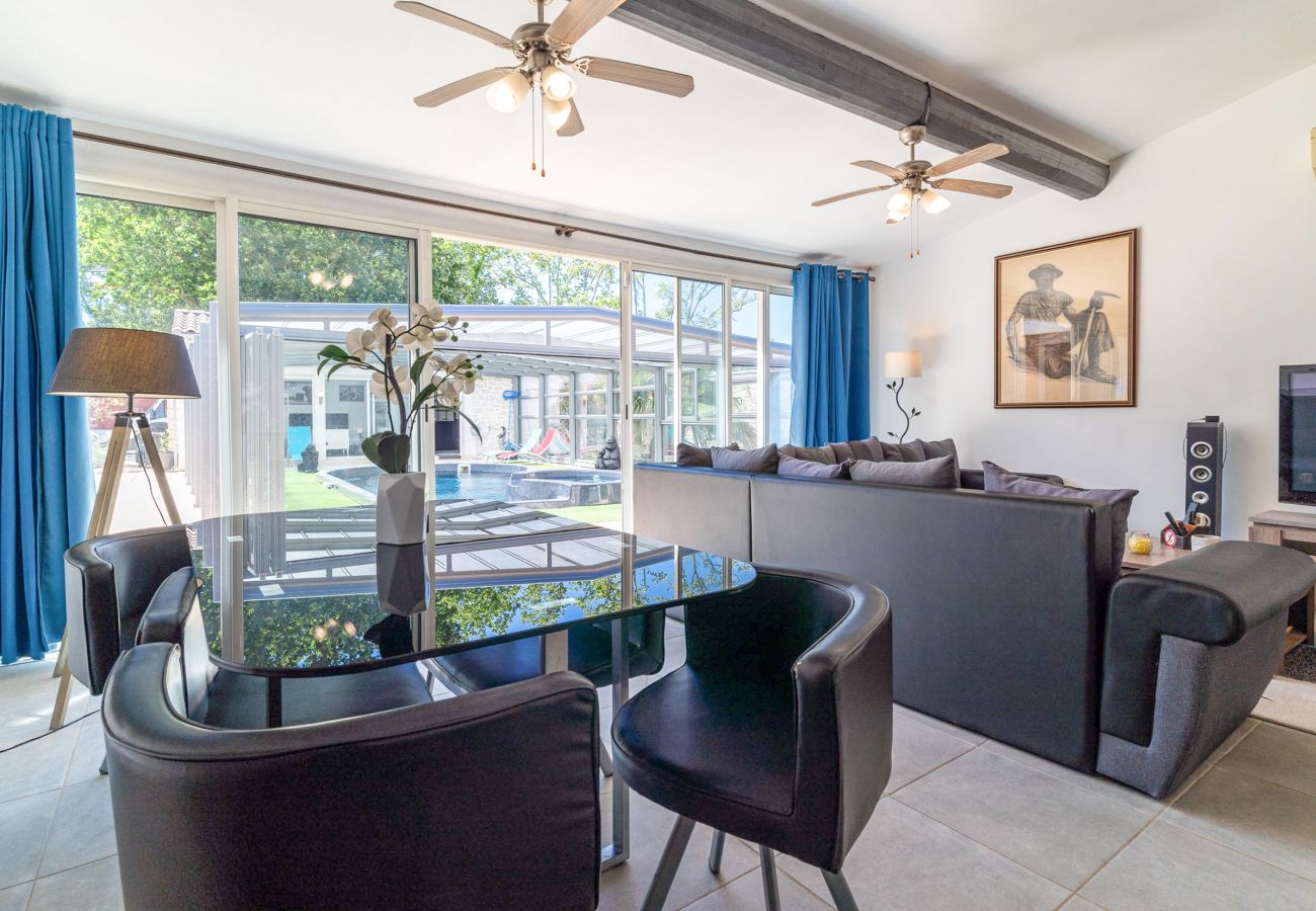 Ferienhaus in Caumont sur Durance - Haus mit beheiztem Pool und Whirlpool „La castagne“