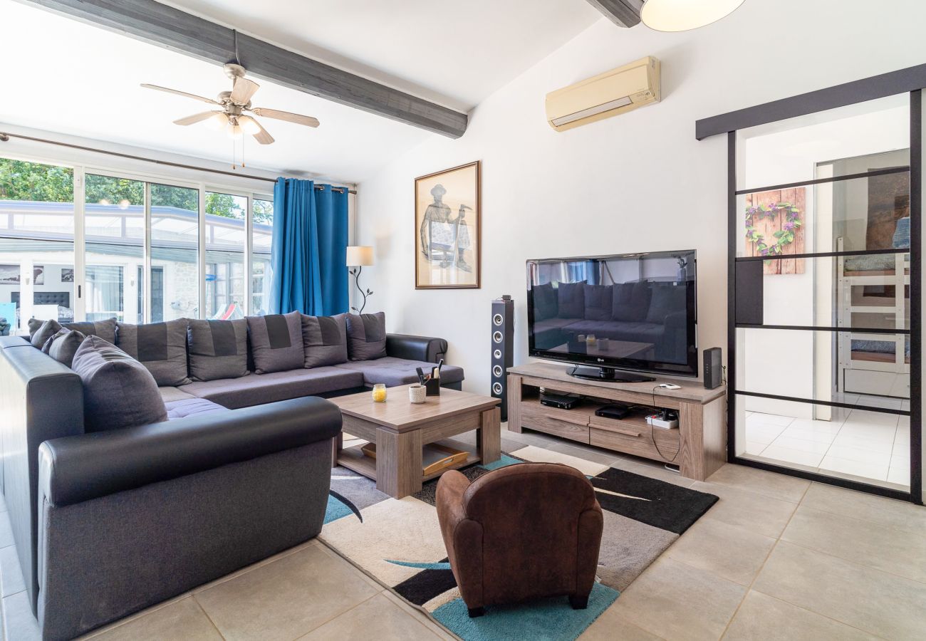 House in Caumont sur Durance - House with heated swimming pool and jacuzzi “La castagne”
