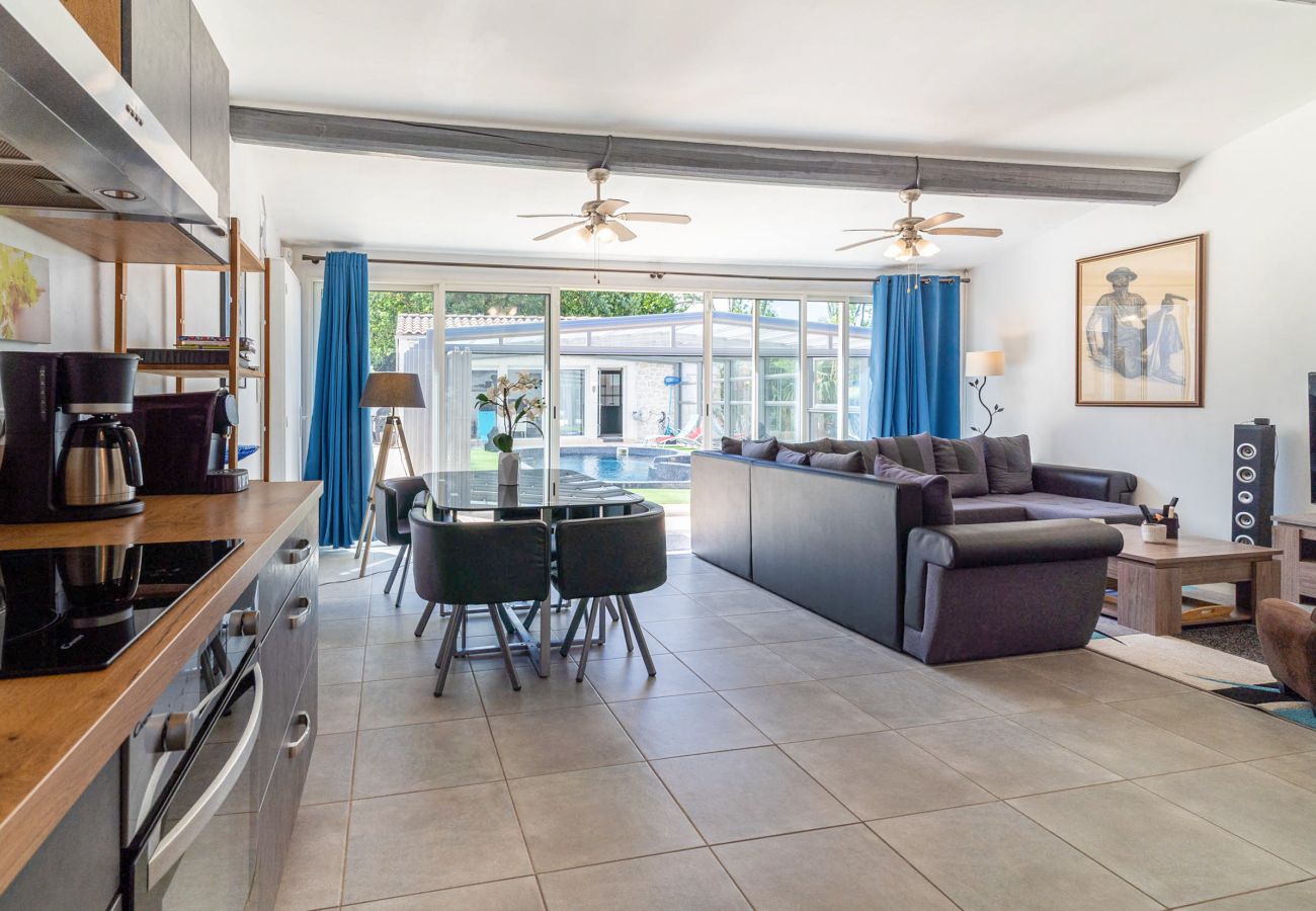 House in Caumont sur Durance - House with heated swimming pool and jacuzzi “La castagne”
