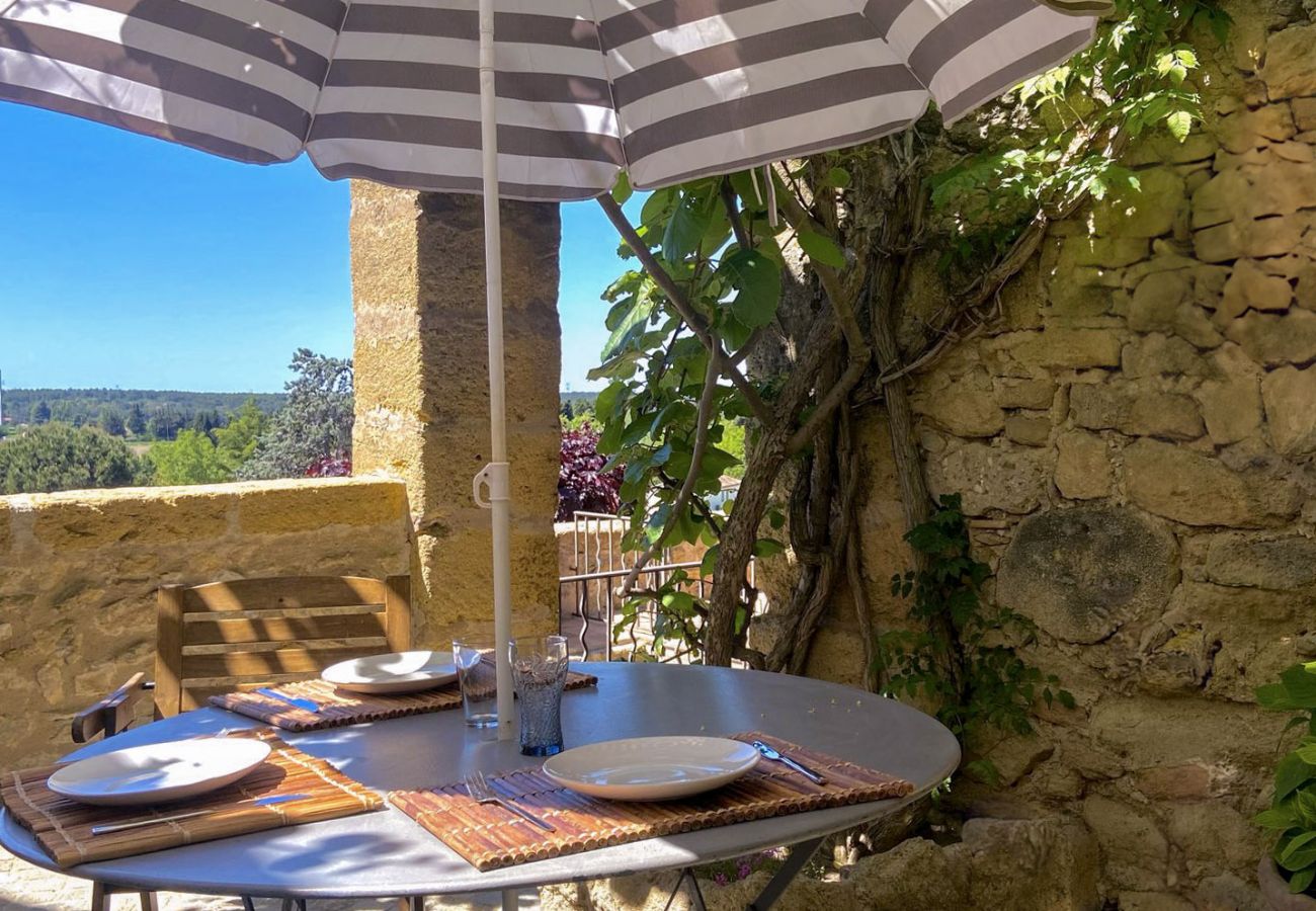 terrace, outdoor dining, provençal house, Lambesc rental, holiday, shaded area, garden