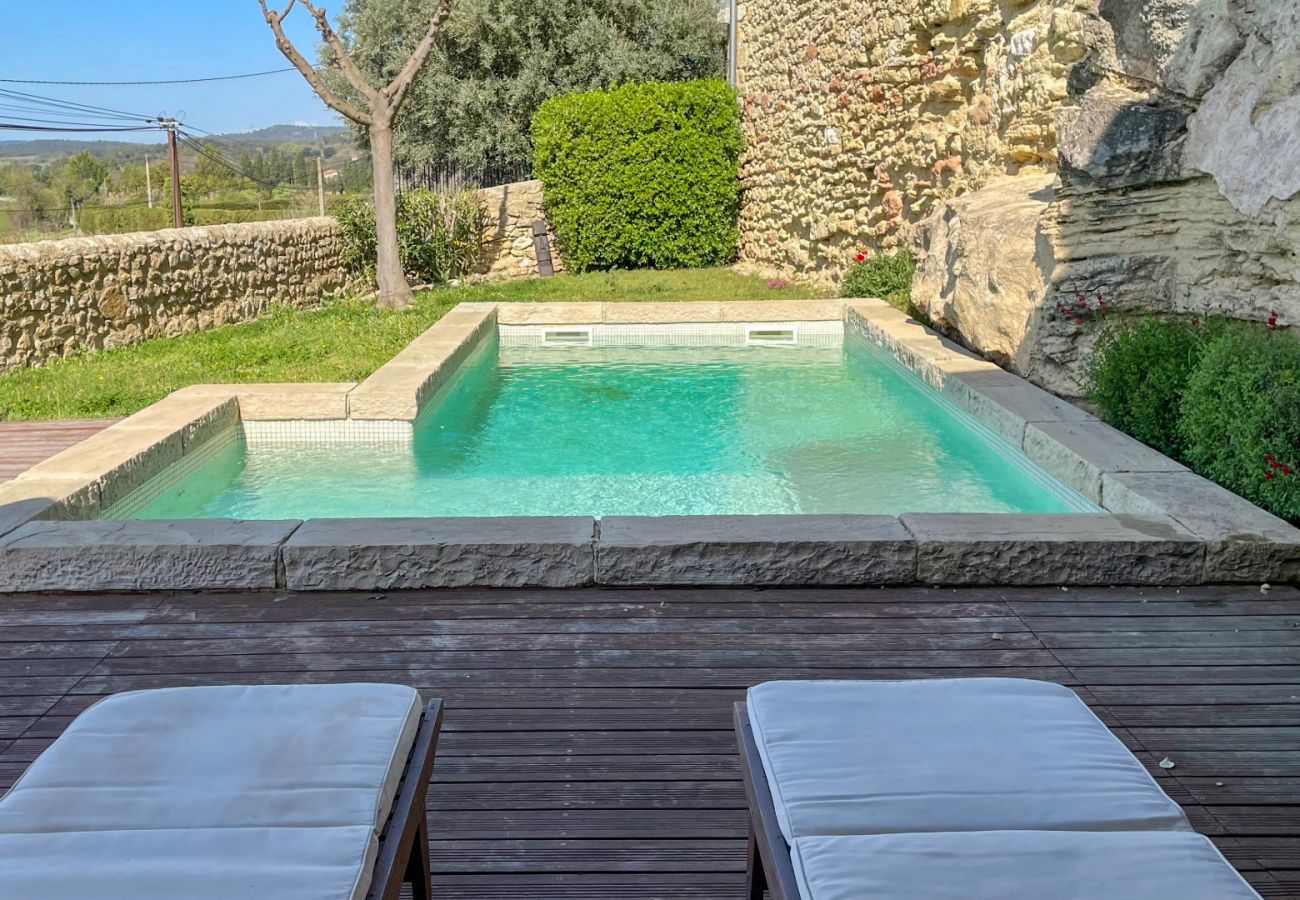 A relaxing moment by the water, surrounded by nature and authenticity