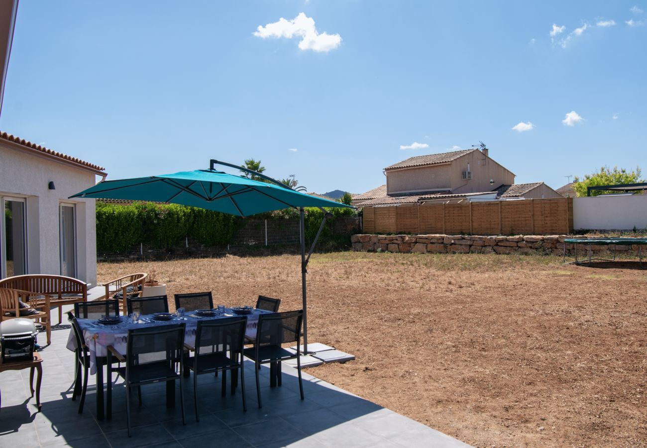 Outdoor terrace equipped for convivial meals in the garden.