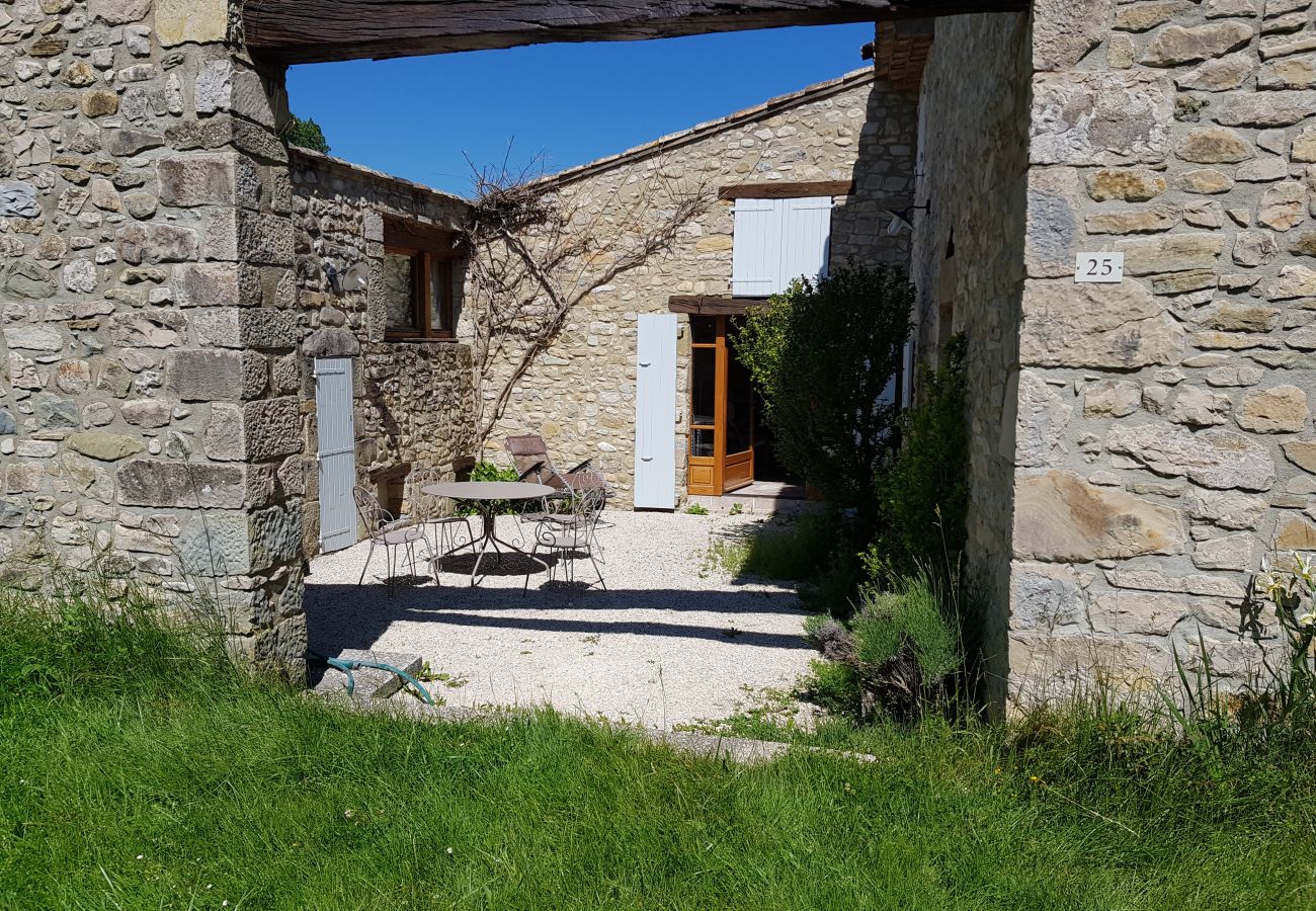 Villa à Bézaudun-sur-Bîne - Havre de Paix, maison de campagne avec un capacité d'accueil de 15 personnes