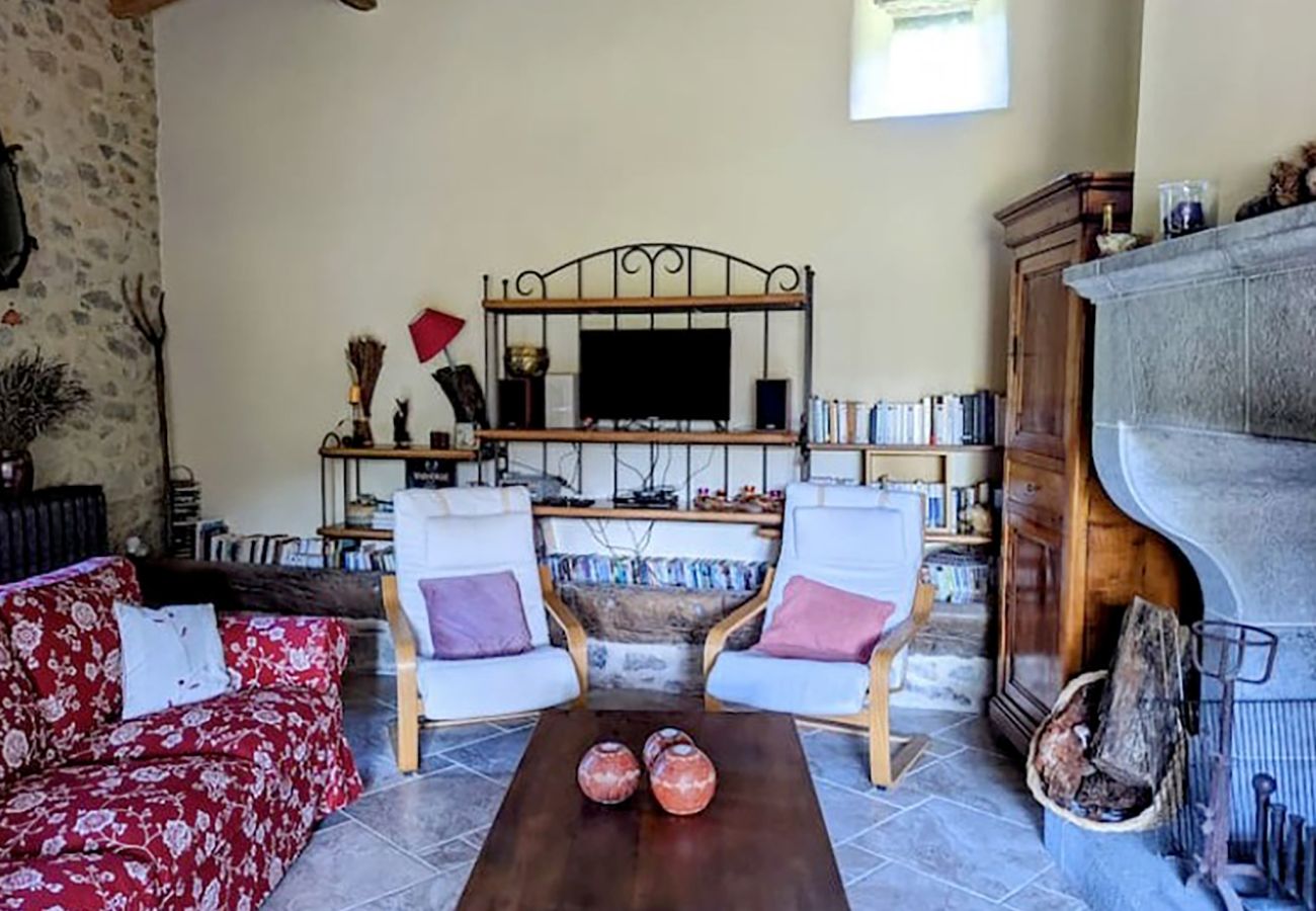 Salon avec cheminée