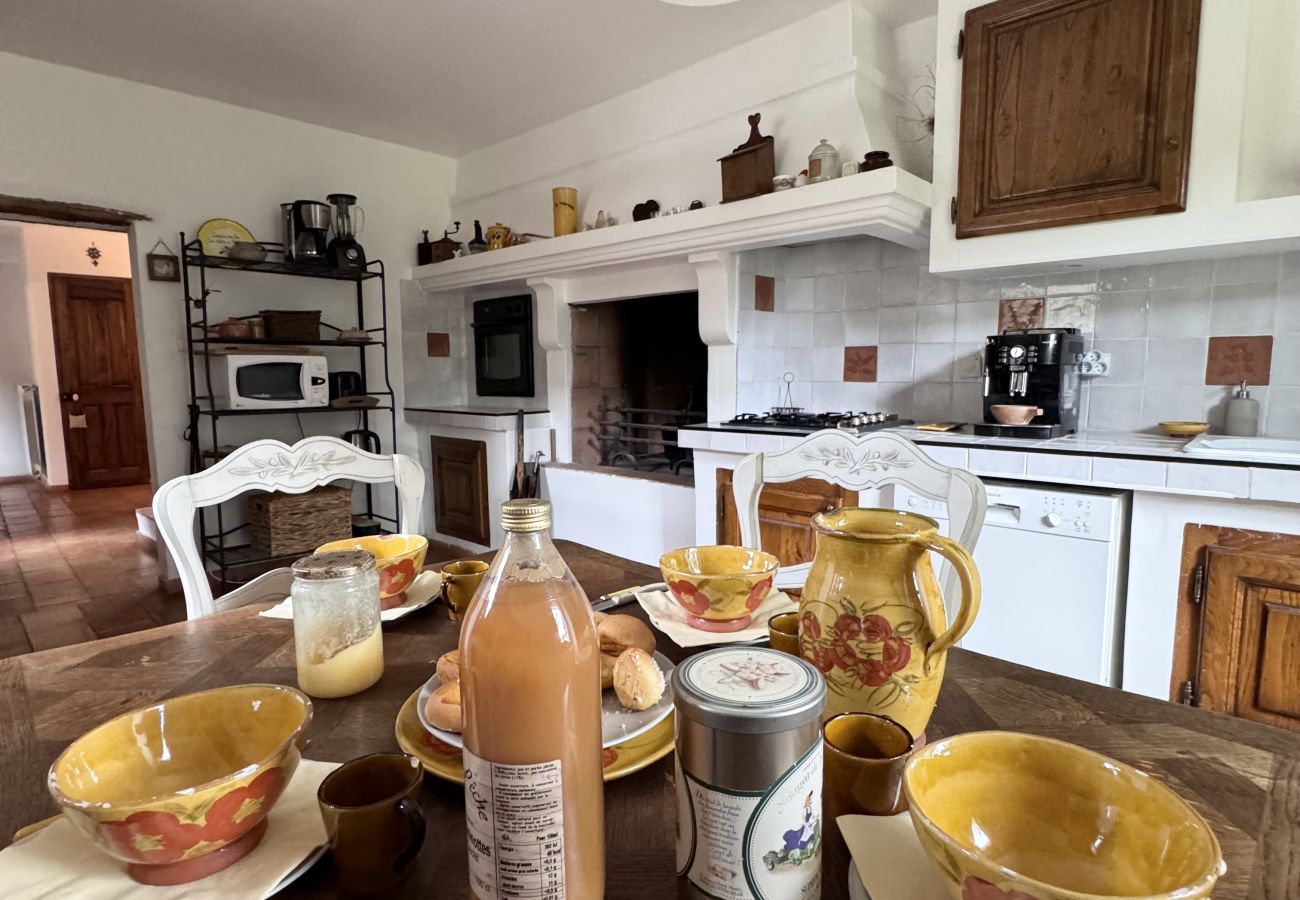 Villa à Bézaudun-sur-Bîne - Havre de Paix, maison de campagne avec un capacité d'accueil de 15 personnes