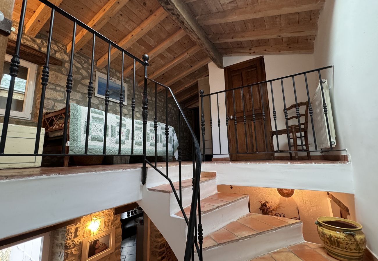 Villa à Bézaudun-sur-Bîne - Havre de Paix, maison de campagne avec un capacité d'accueil de 15 personnes
