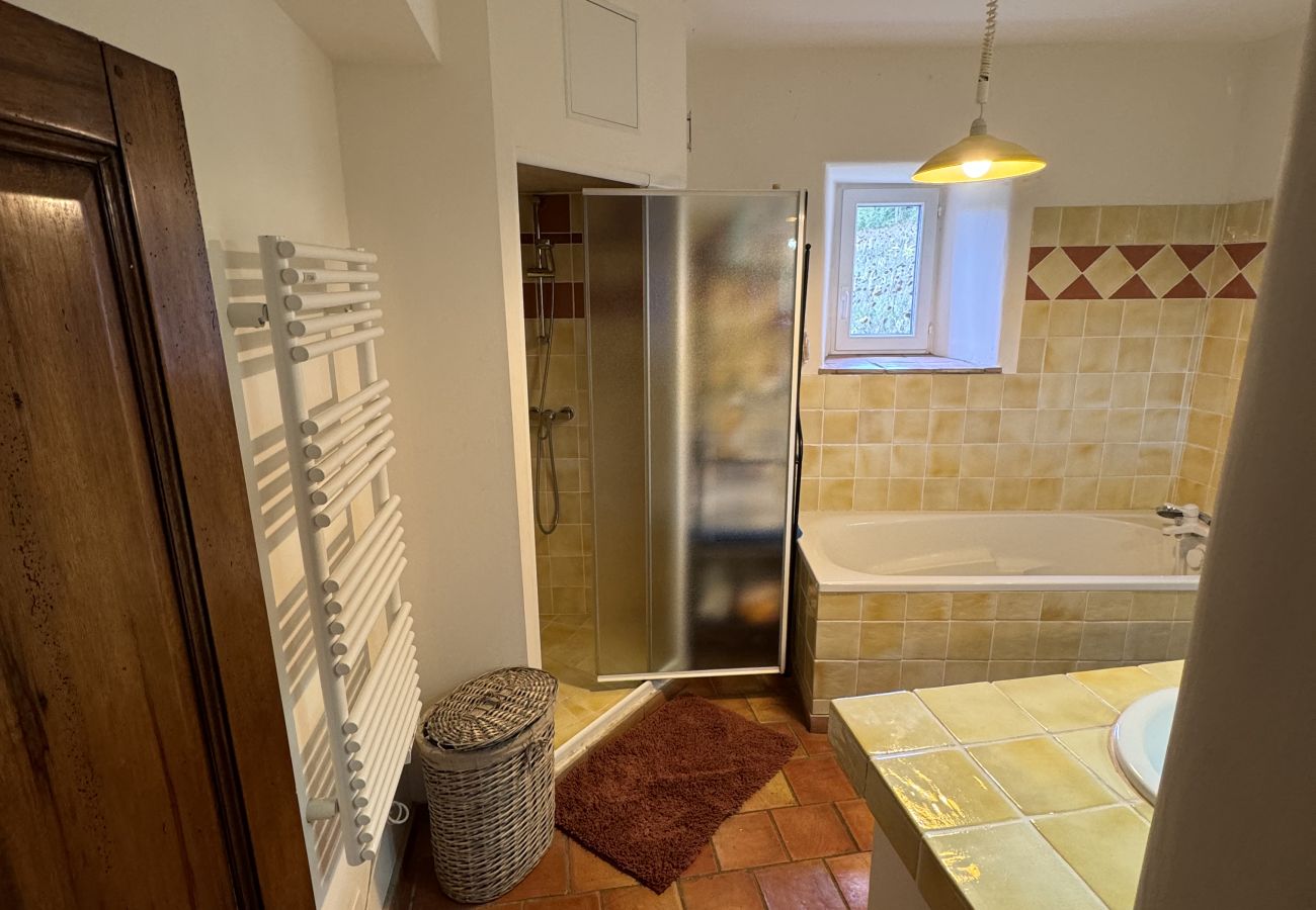 Villa à Bézaudun-sur-Bîne - Havre de Paix, maison de campagne avec un capacité d'accueil de 15 personnes