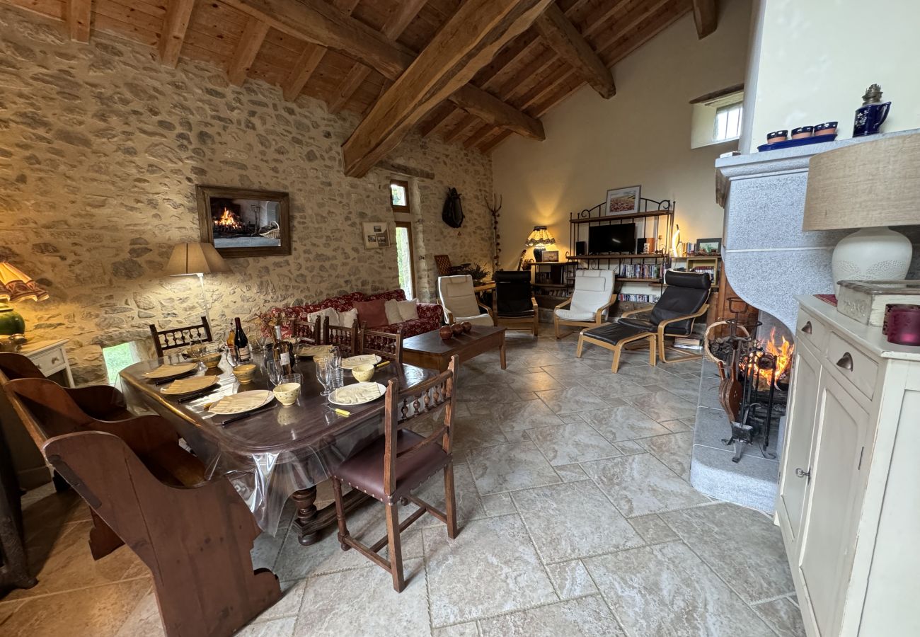 Villa à Bézaudun-sur-Bîne - Havre de Paix, maison de campagne avec un capacité d'accueil de 15 personnes