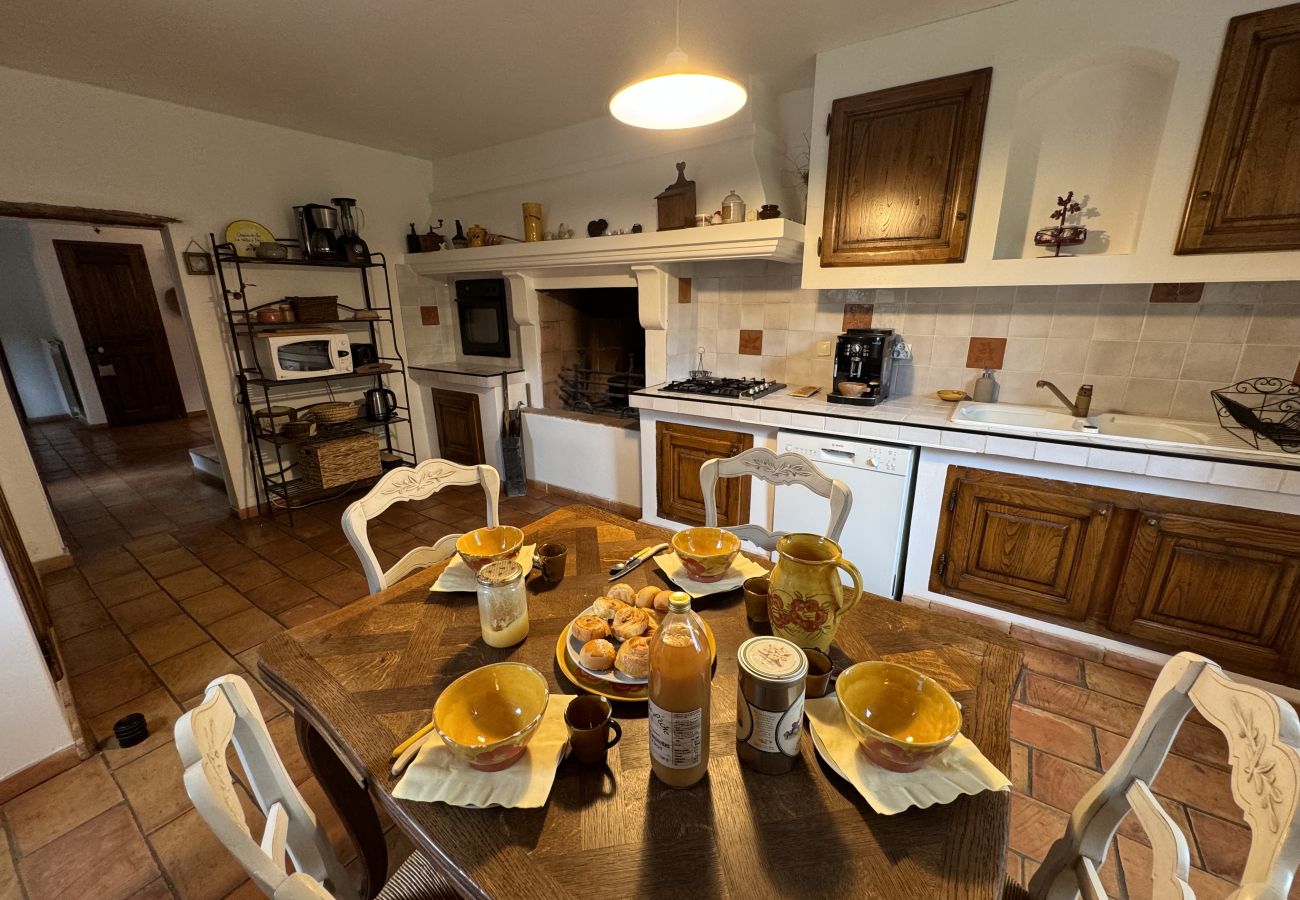 Villa à Bézaudun-sur-Bîne - Havre de Paix, maison de campagne avec un capacité d'accueil de 15 personnes