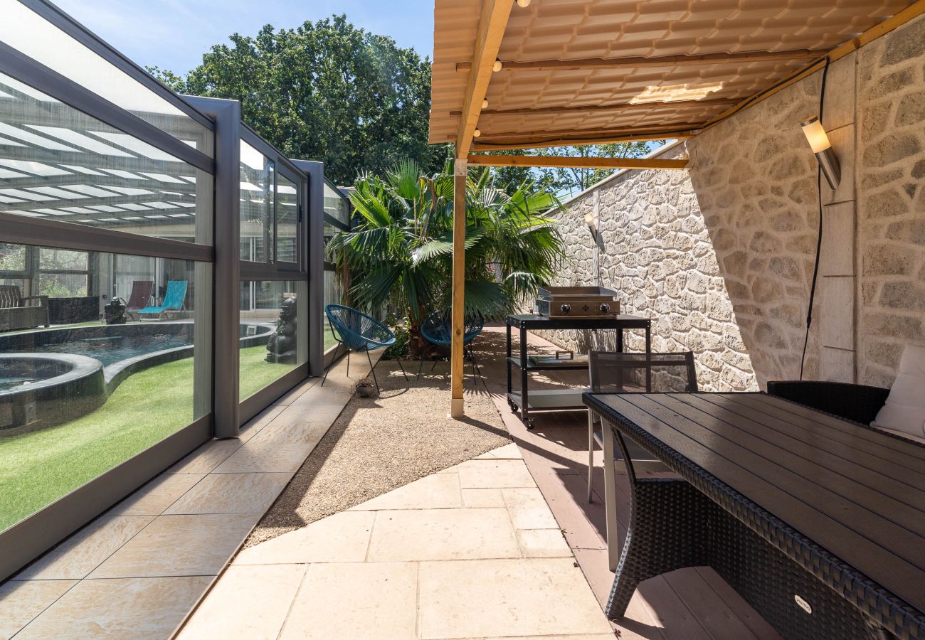 Maison à Caumont sur Durance - Maison avec piscine chauffée et jacuzzi 