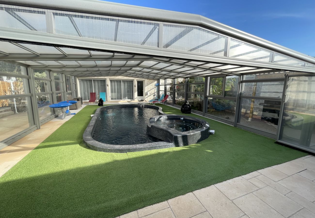 Piscine couverte et chauffée